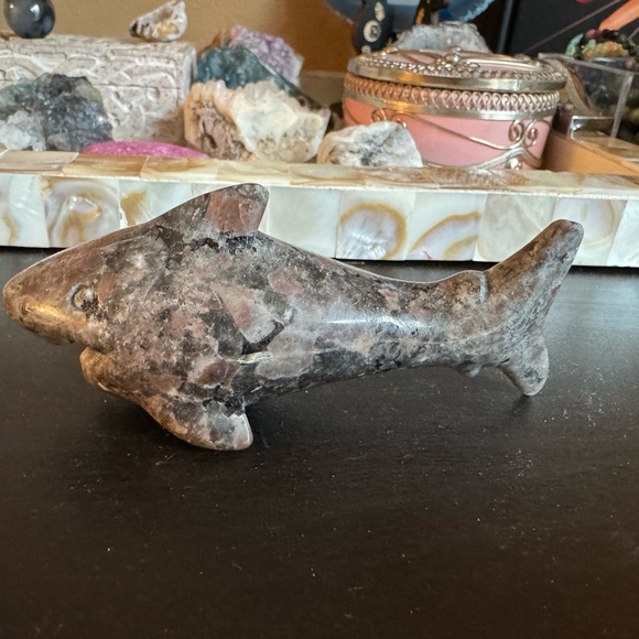 Yooperlite Shark Crystal 🦈 - Picture 1 of 3
